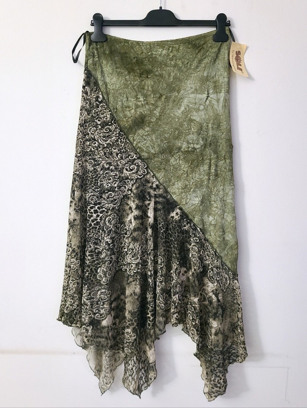BNWT - Sole - (Size M) Women's Green Asymmetric Lace Long Midi Skirt
